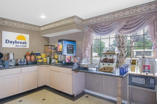 Days Inn by Wyndham Nacogdoches/SFA University/Downtown image 11